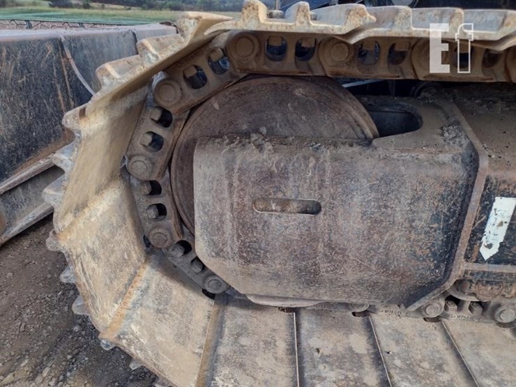 2010-deere-120d-image-30