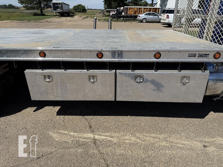 2005-kenworth-t300-image-23