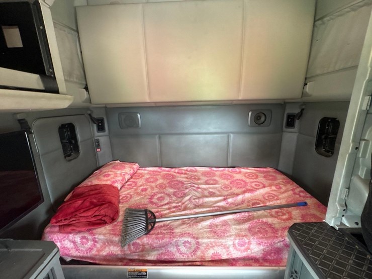 2014-kenworth-t680-image-34