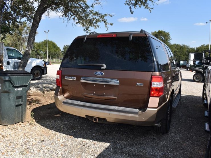 2011-ford-expedition-image-4