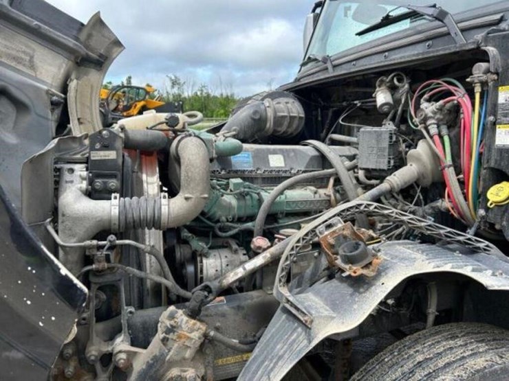 2016-volvo-t/a-hiway-tractor---sleeper-4v4nc9eh7gn-image-50
