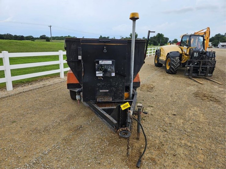 #354-•-km-industries-hot-box-asphalt-trailer-image-8