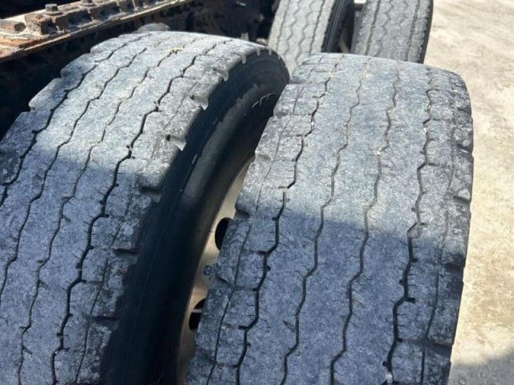 2015-volvo-t/a-hiway-tractor---sleeper-4v4nc9eh5fn-image-40