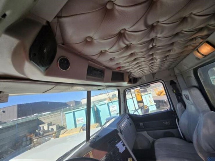 2014-western-star-4900sb-image-26