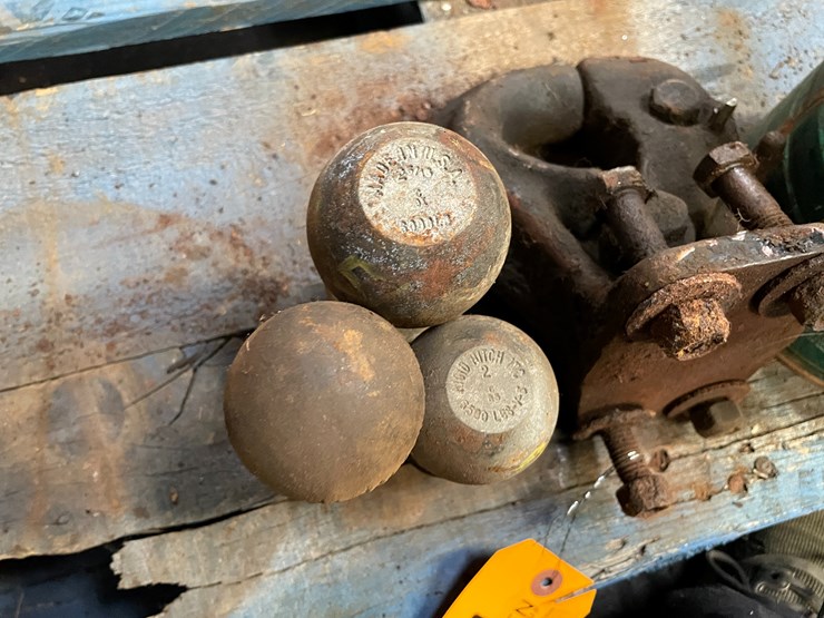 #8426-•-bolt-on-pintle-hitch-image-4