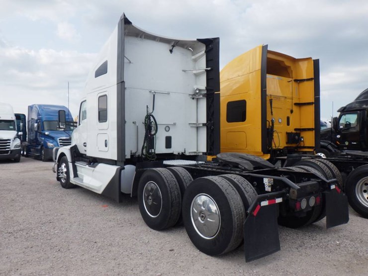 2023-kenworth-t680-image-7