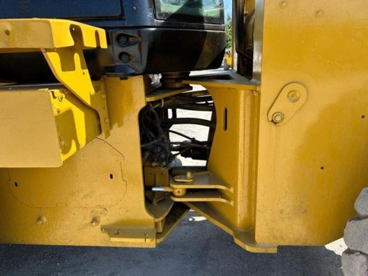 2012-deere-624k-image-30