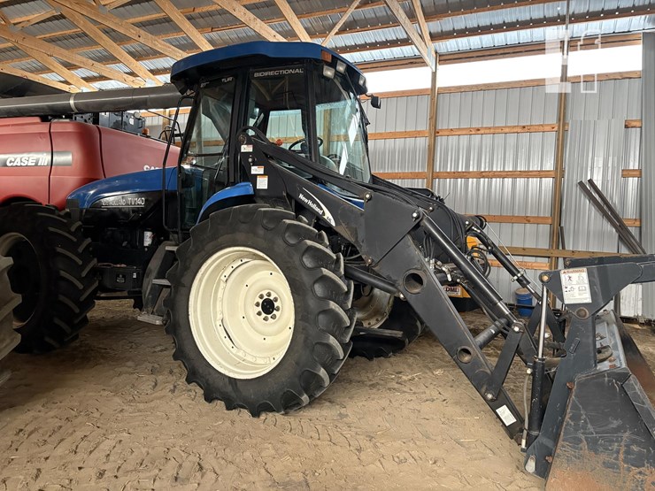 new-holland-tv140-image-1
