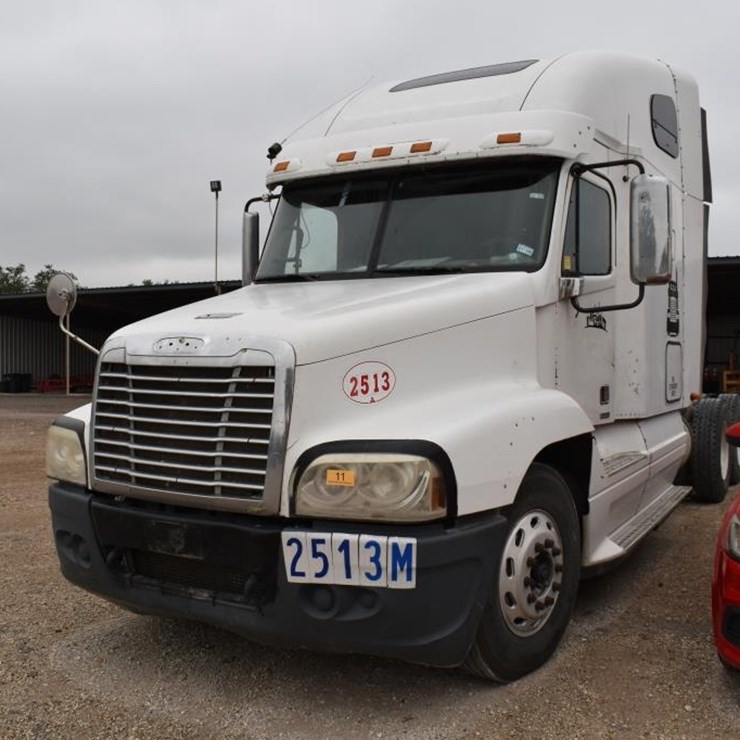 2006 FREIGHTLINER CENTURY TRUCK (VIN # 1FUJBBCK36PU33831) (SHOWING APPX 62,