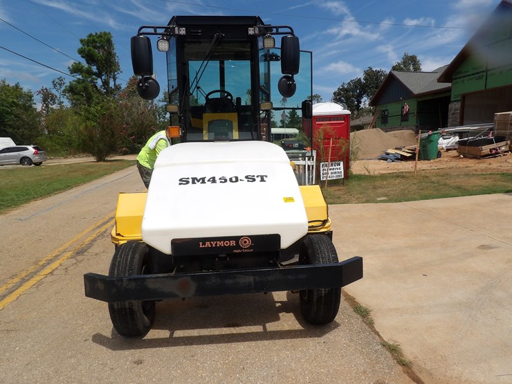 #79-•-#27064-•-2017-laymor-sm-450st-street-sweeper-image-2
