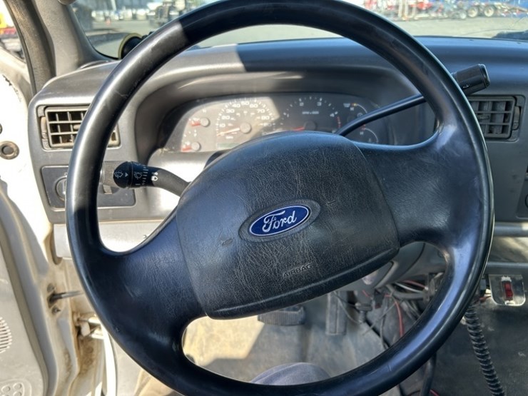2004-ford-f550-sd-image-25