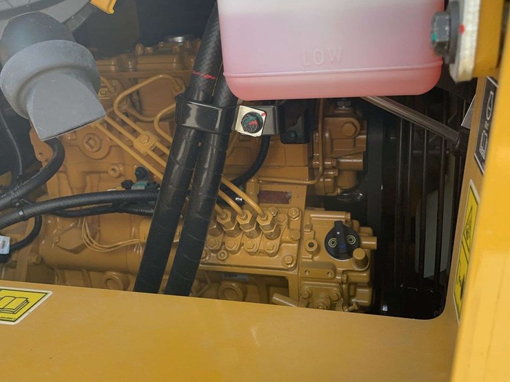 2025-caterpillar-305.5-image-17