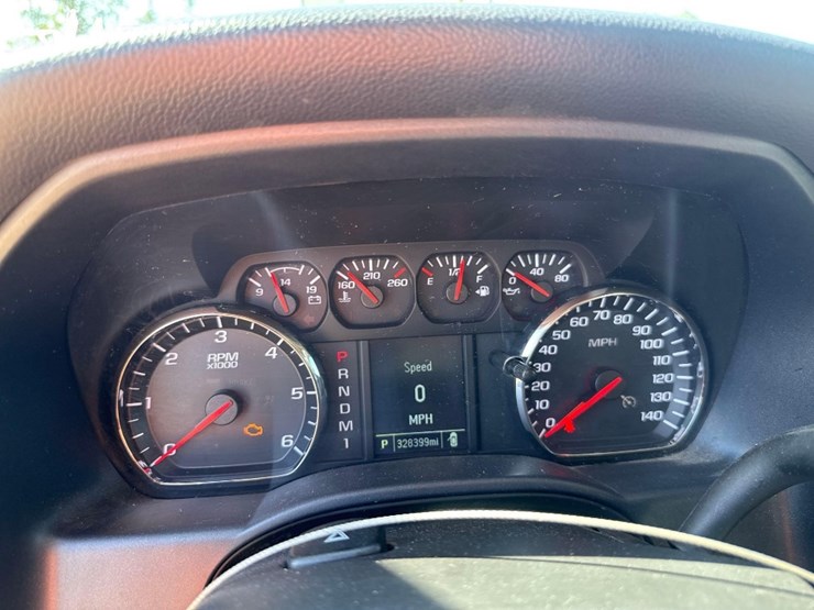 2016-chevrolet-2500-truck-image-27