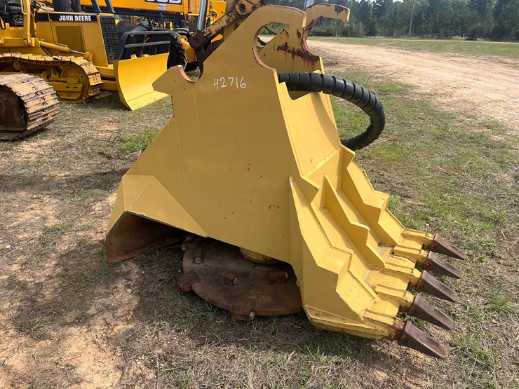 caterpillar-320-image-5
