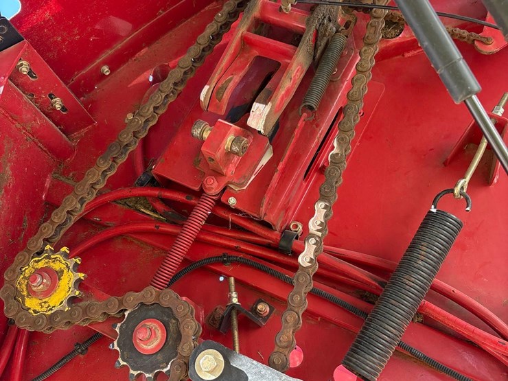 2015-new-holland-roll-belt-560-image-46