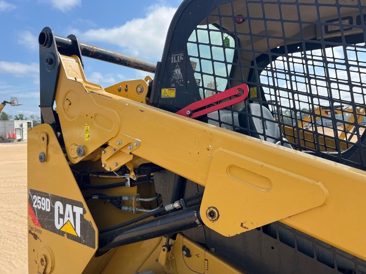2018-caterpillar-259d-image-24