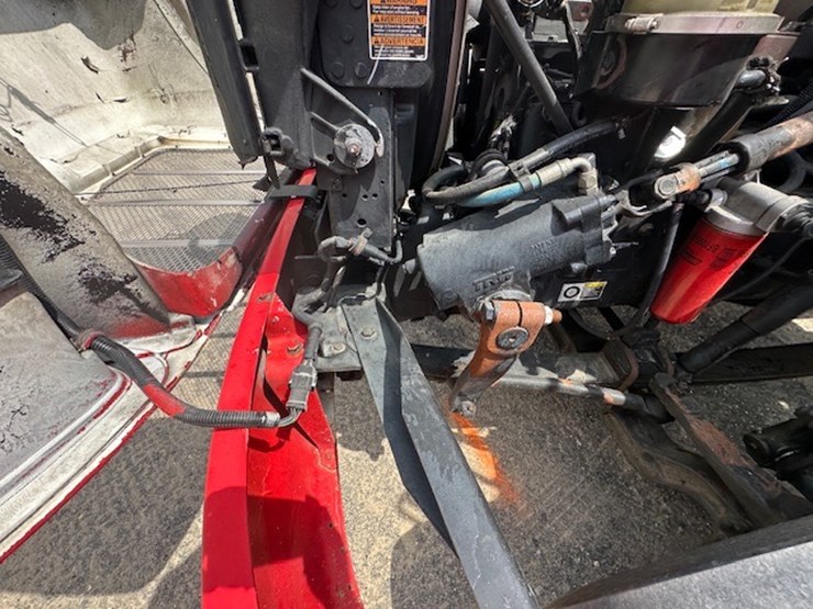 2008-peterbilt-335-image-54