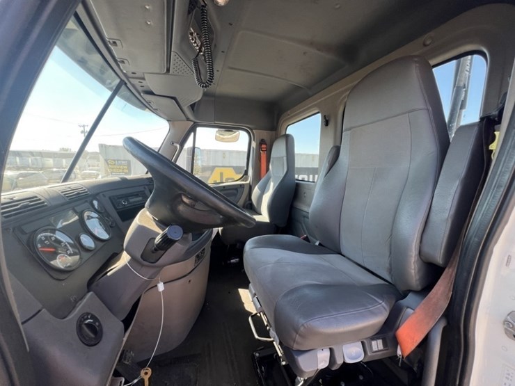 2016-freightliner-cascadia-s/a-truck-tractor-image-20