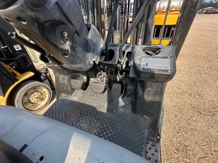 #2074-•-nissan-forklift-image-22