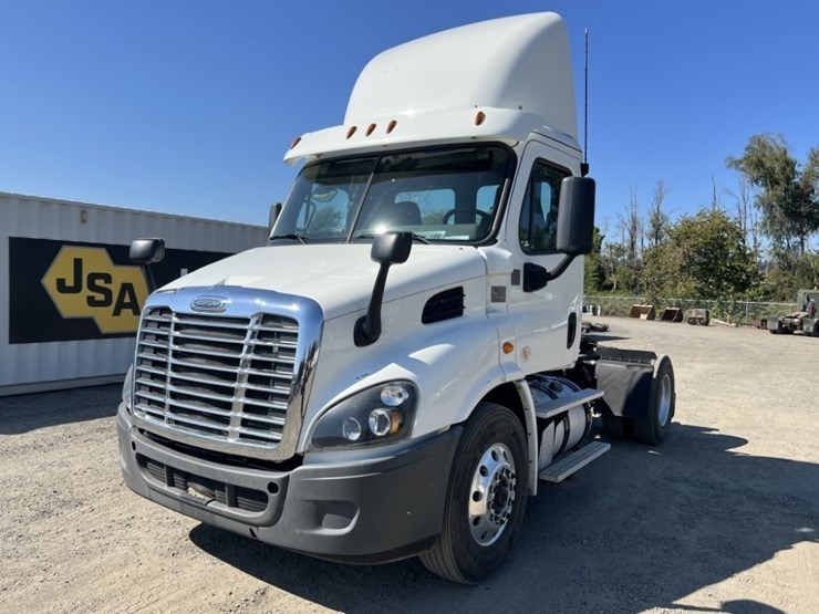 2016-freightliner-cascadia-s/a-truck-tractor-image-1