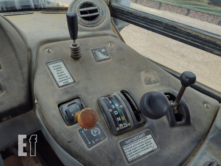 2005-deere-300d-image-9