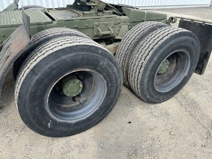 2009-am-general-m915a1-image-11