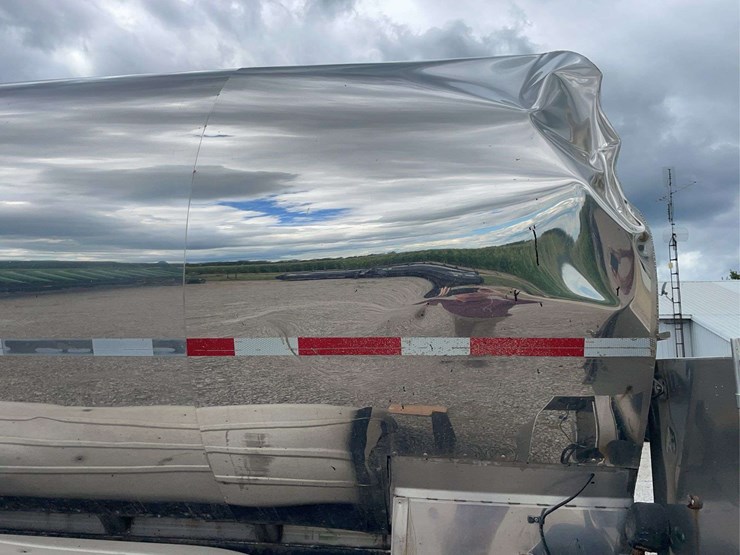 stainless-steel-7000-gallon-tanker-image-27