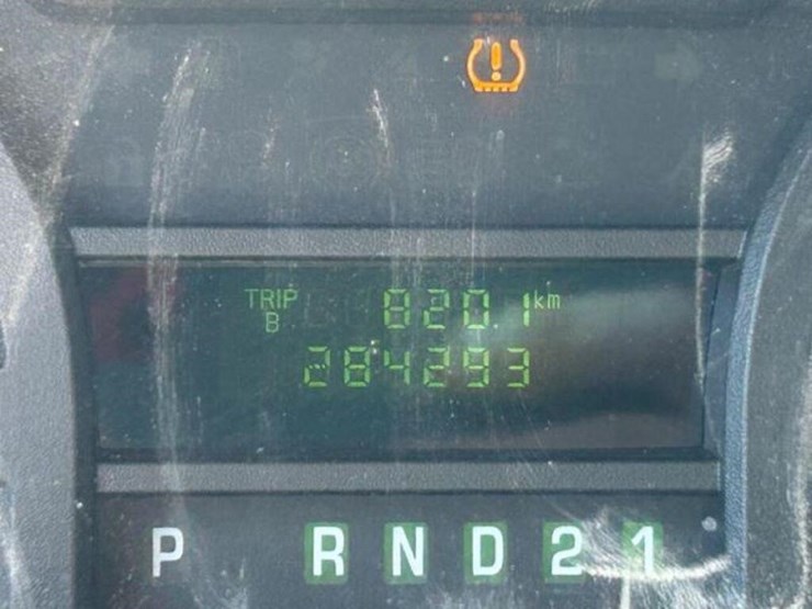 2010-ford-cargo-image-9