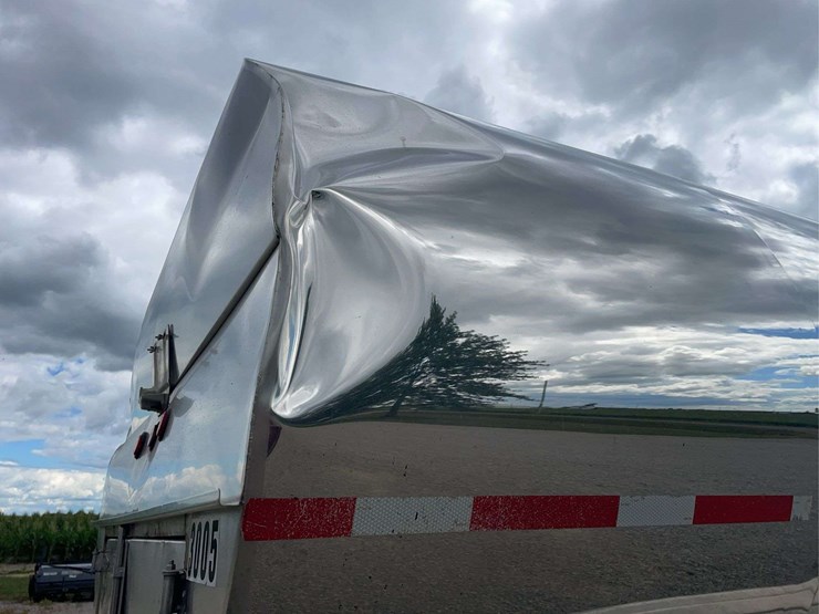 stainless-steel-7000-gallon-tanker-image-39