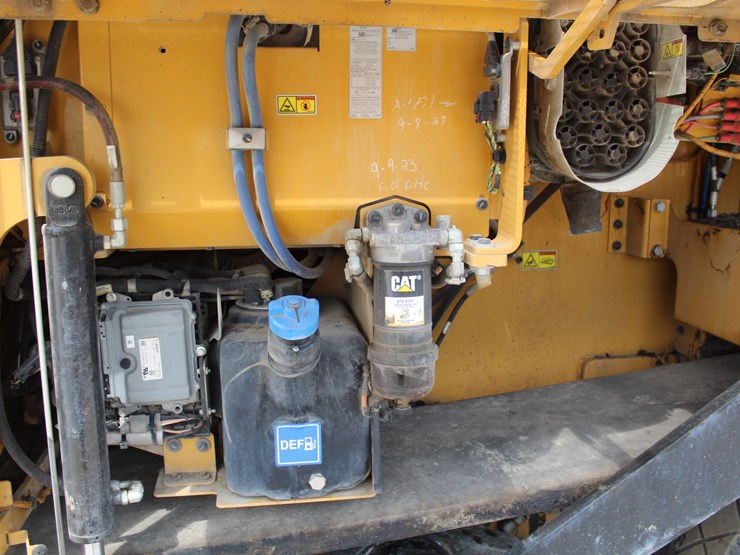 2017-caterpillar-ap-1055f-image-47