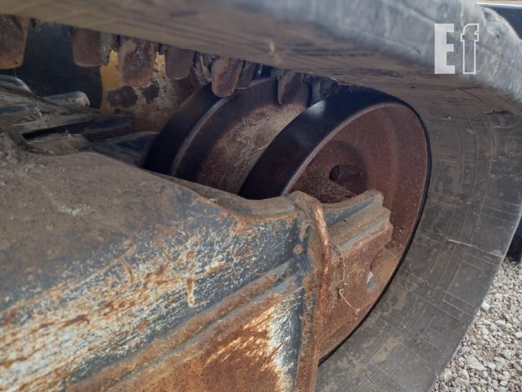 2020-deere-331g-image-33