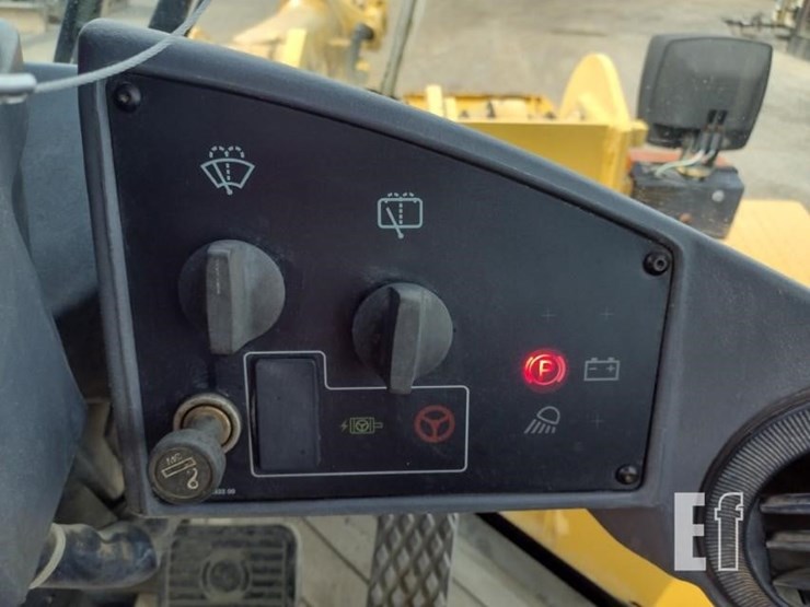 2002-caterpillar-938g-image-8