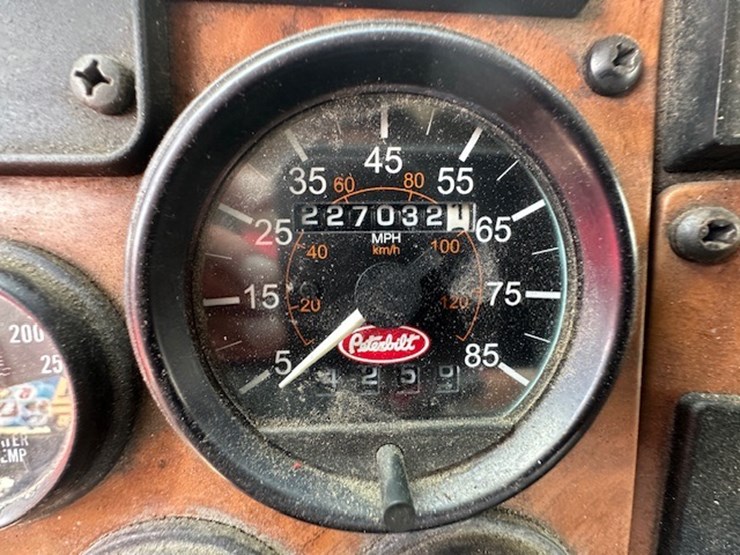 2008-peterbilt-335-image-52