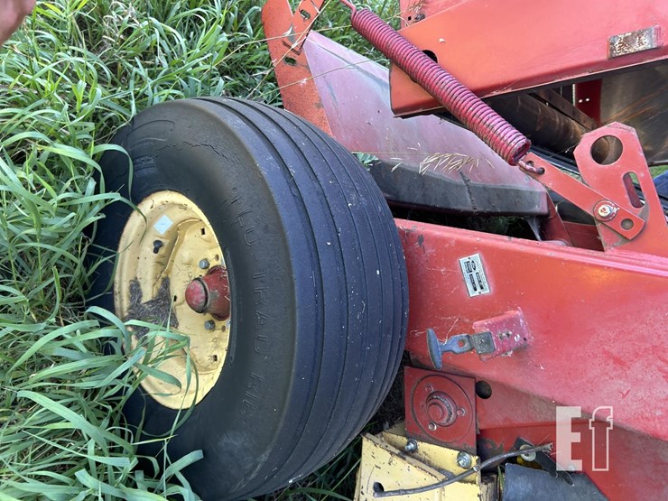 new-holland-660-image-15
