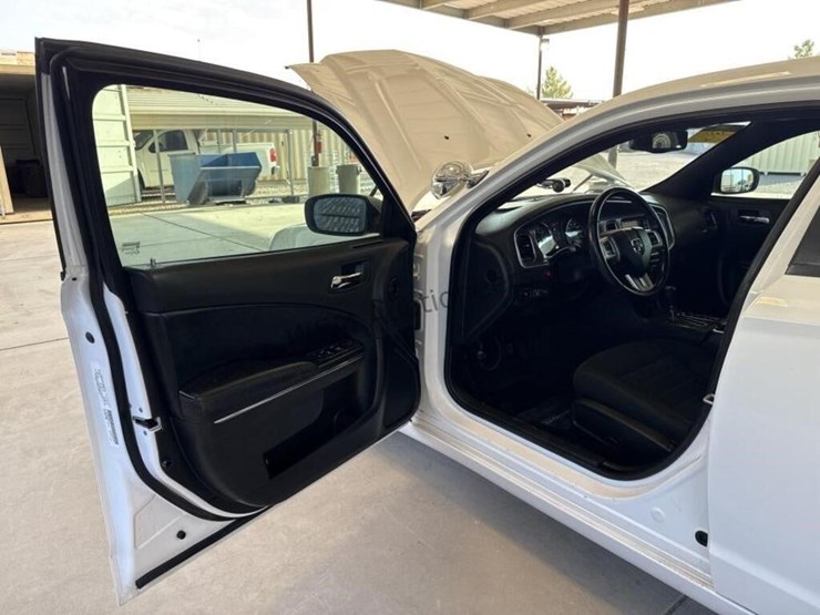 2013-dodge-charger-se-sdn-image-21