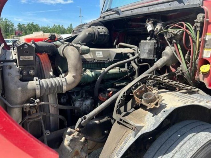 2015-volvo-t/a-hiway-tractor---sleeper-4v4nc9eh5fn-image-33