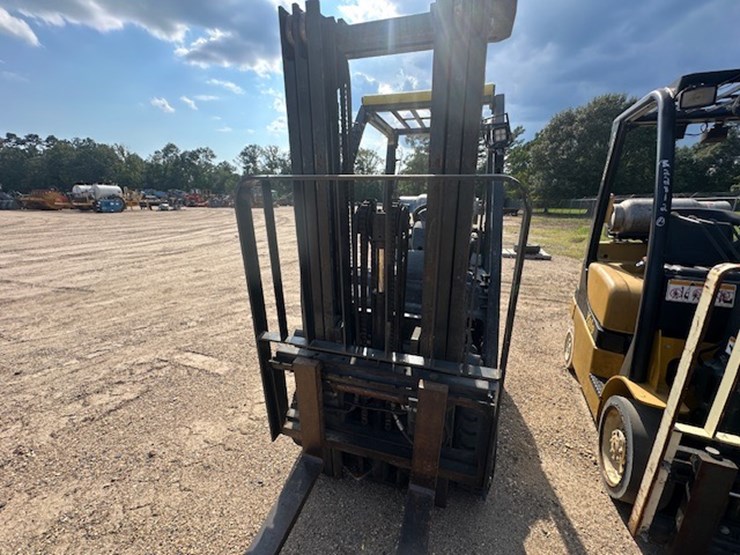 #2074-•-nissan-forklift-image-12