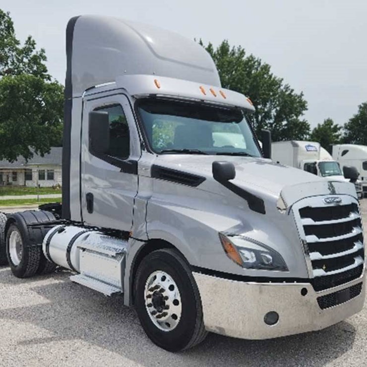 2021 FREIGHTLINER CASCADIA 126