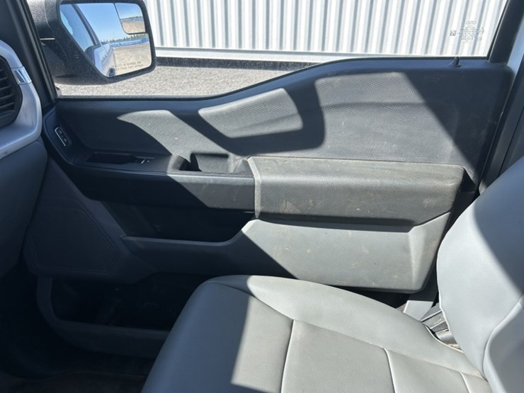 2022-ford-f150-xl-image-14