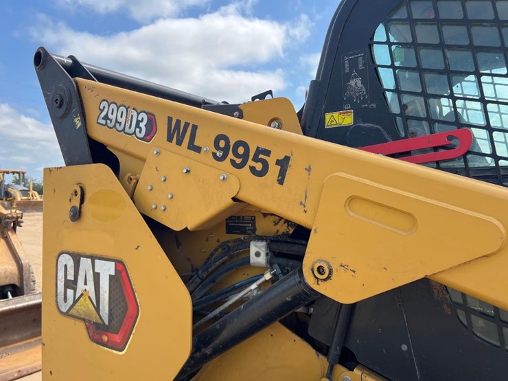 2020-caterpillar-299d3-image-24