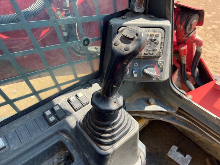 2018-takeuchi-tl12v2-image-28