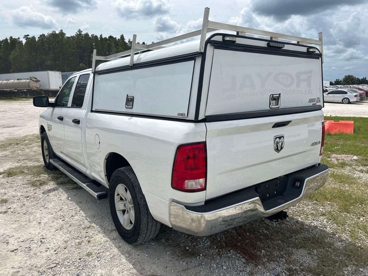 2020-ram-1500-classic-image-4