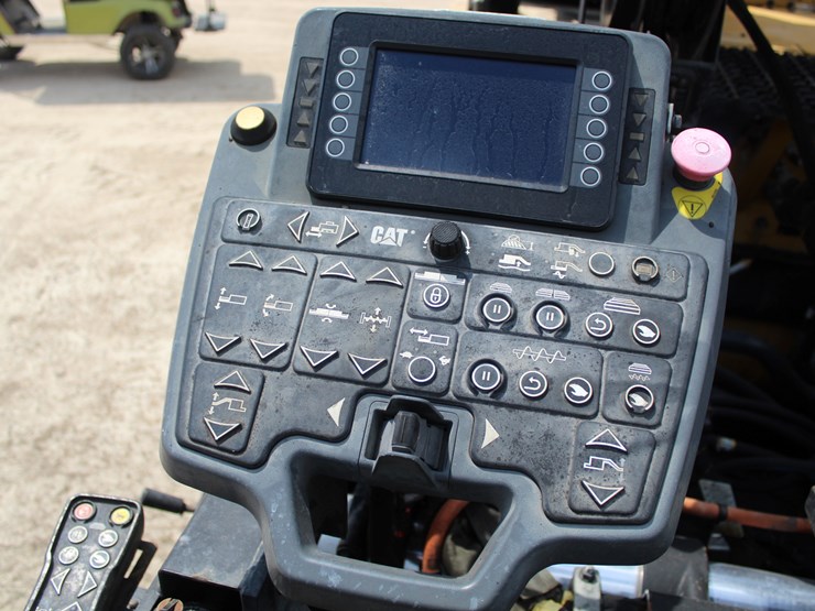 2017-caterpillar-ap-1055f-image-28