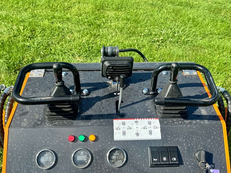 landhero-ldh-t460-mini-skid-steer-loader,-23-hp...-unused-image-8