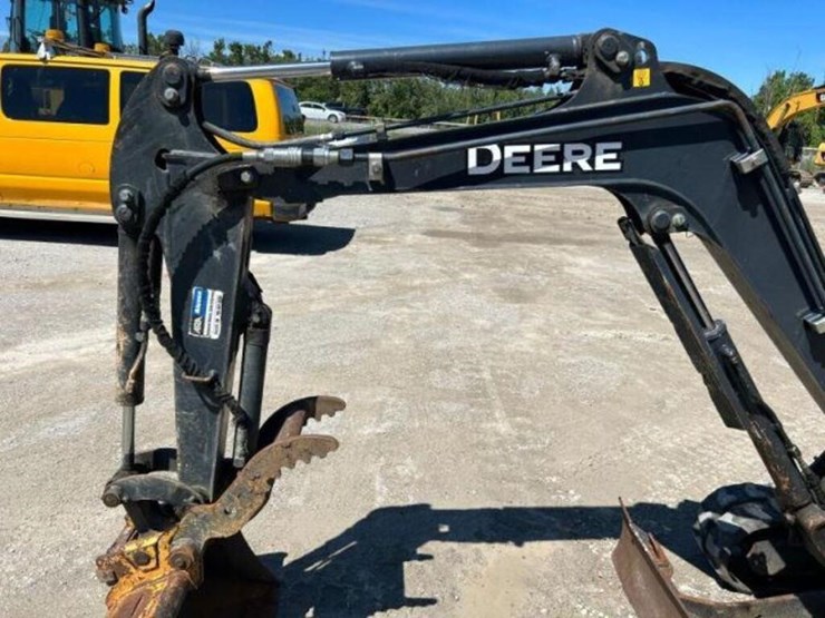 2015-deere-17g-image-42