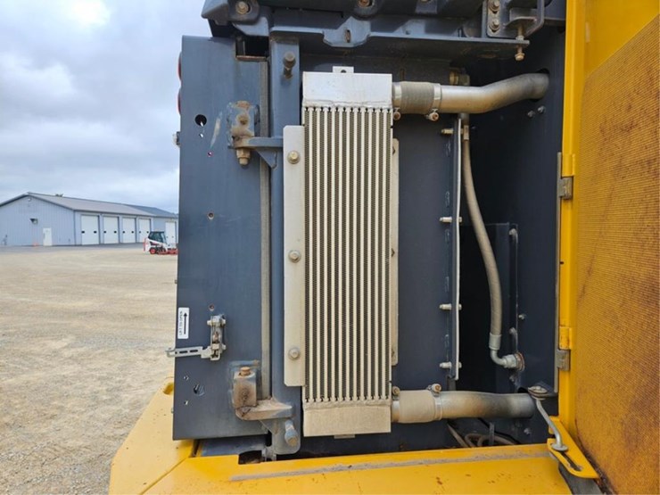2012-deere-624k-image-35
