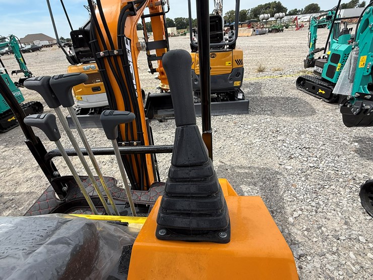 #220-•-#26538-•-unused-vicsec-vc15-mini-excavator-15j2507209-image-28