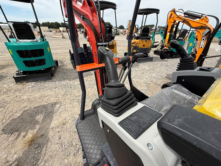 #220-•-#26484-•-unused-cfg-mx15rx-mini-excavator-image-5