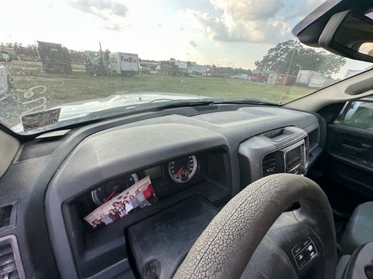 2015-dodge-1500-image-39