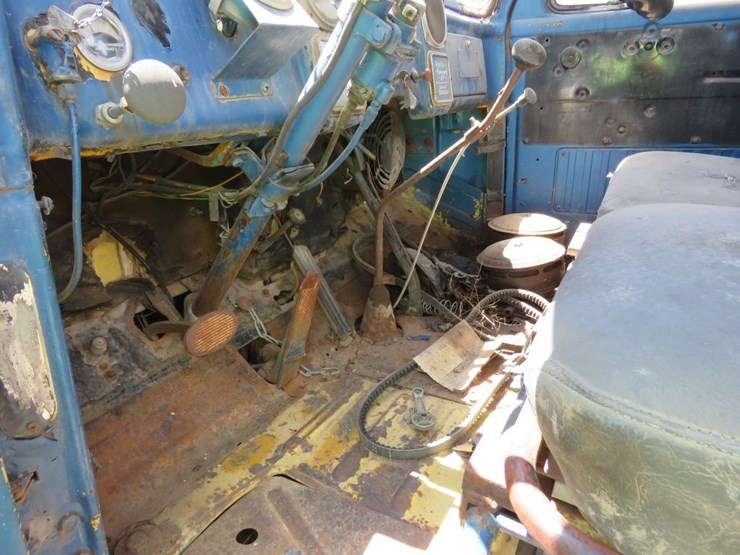 1952-dodge-b-3-ta-142-truck-with-boom-and-winch-image-9